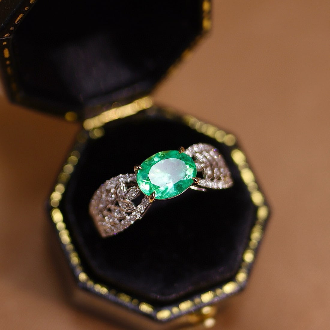 14k Gold 1.10 Ctw Natural Emerald & Diamond Ring: Ref:230989256 // gold content:14k gold // ring size:7. 25us // // main gemstone:emerald // shape:oval // carat weight:0. 91ct // color:green // treatment:natural // cut grade:g // // adjacent