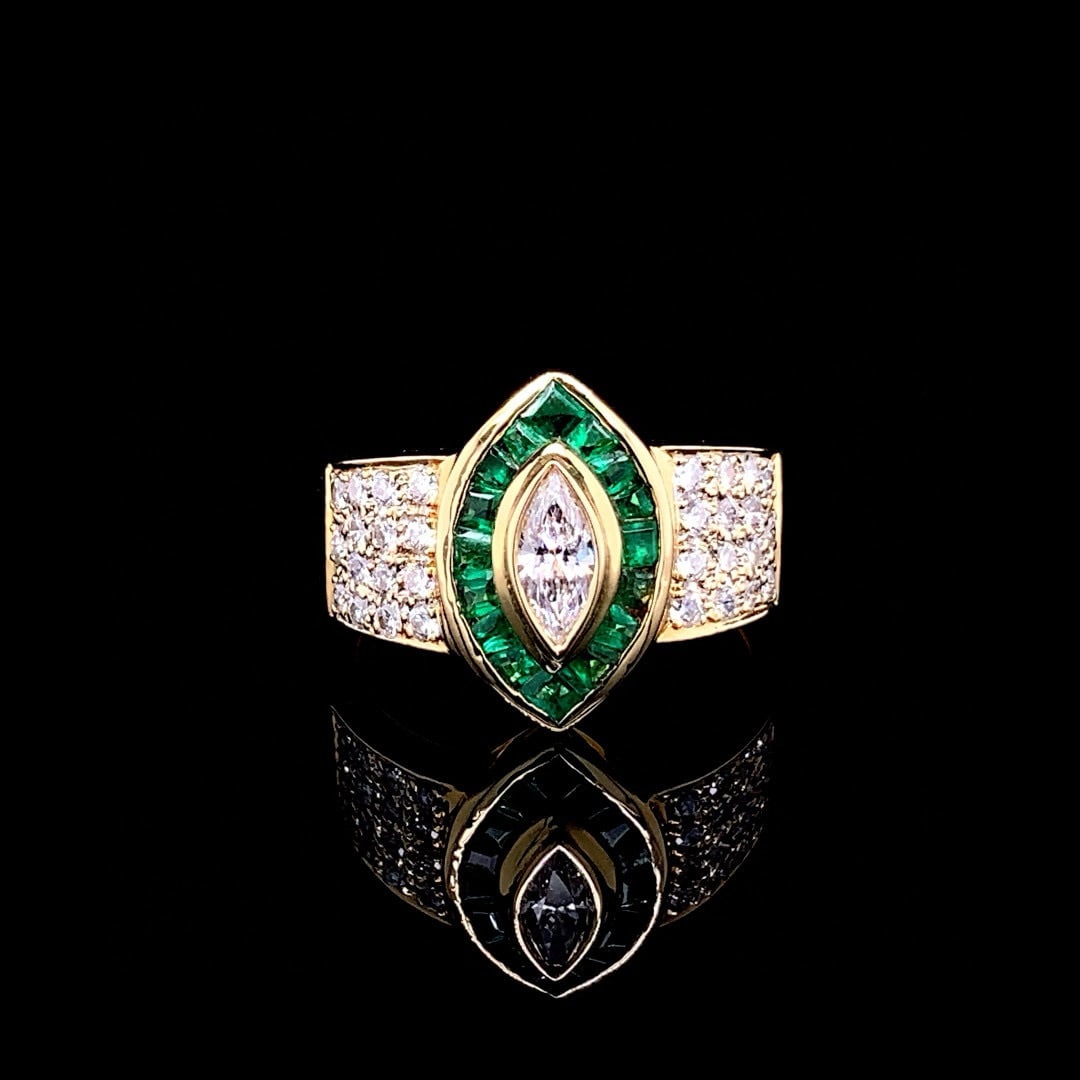 14k Gold 0.93 Ctw Natural Emerald & Diamond Ring: Ref:230990013 // gold content:14k gold // ring size:7. 25us // // main gemstone:emerald // shape:square // carat weight:0. 39ct // color:green // treatment:natural // // adjacent gemstone 2 : diamond