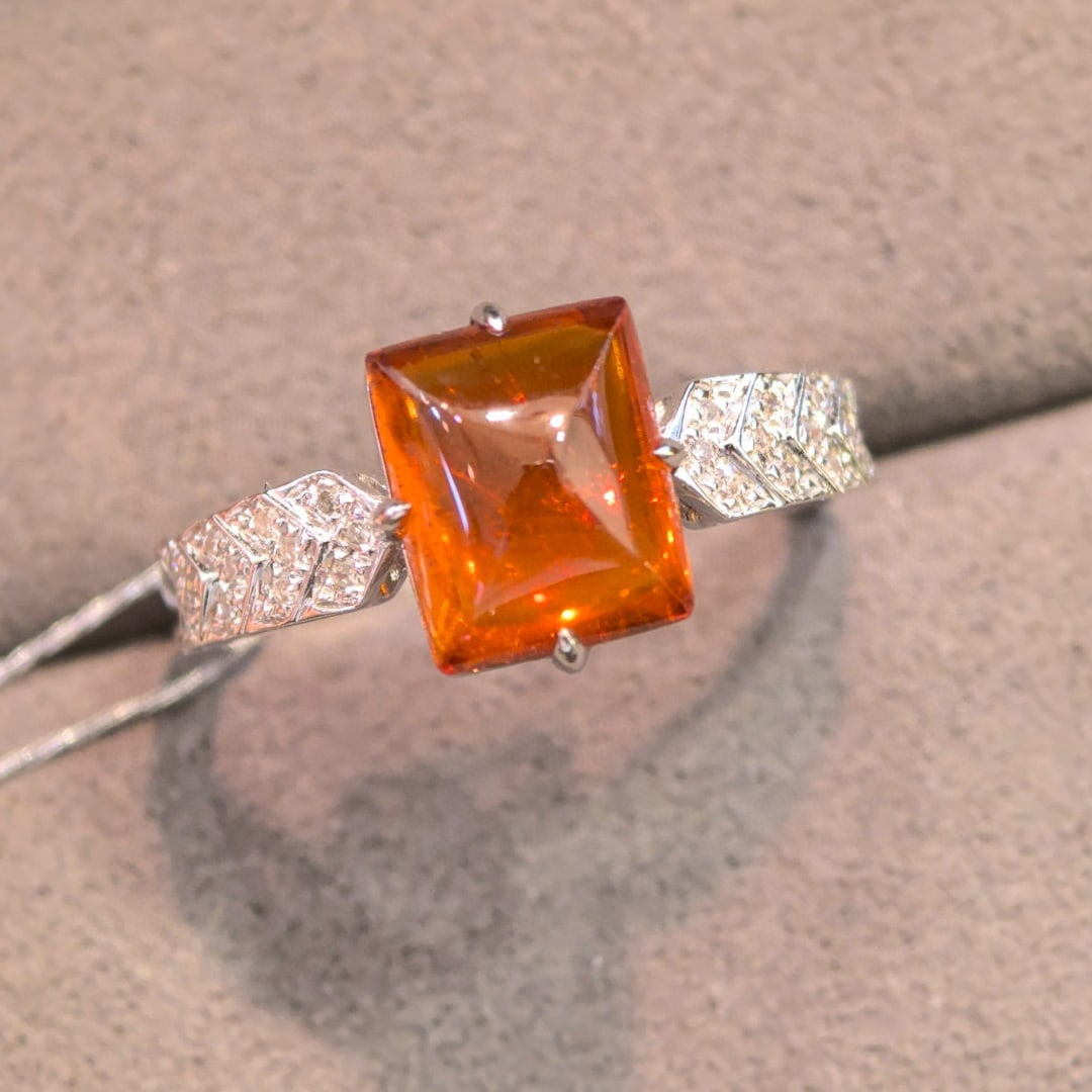 14k Gold 3.68 Ctw Natural Spessartine & Diamond Ring: Ref:230990022 // gold content:14k gold // ring size:7. 25us // // main gemstone:spessartine // shape:suger-loaf // carat weight:3. 5ct // color:orange // treatment:natural // // adjacent gemstone 2 :