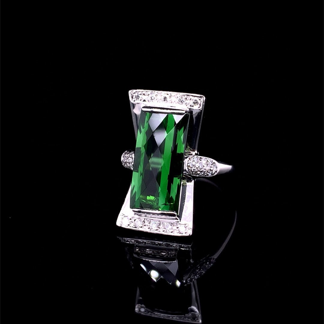 14k Gold 5.92 Ctw Natural Tourmaline & Diamond Ring: Ref:230990023 // gold content:14k gold // ring size:7. 25us // // main gemstone:tourmaline // shape:cushion // carat weight:5. 71ct // color:green // treatment:natural // // adjacent gemstone 2 :