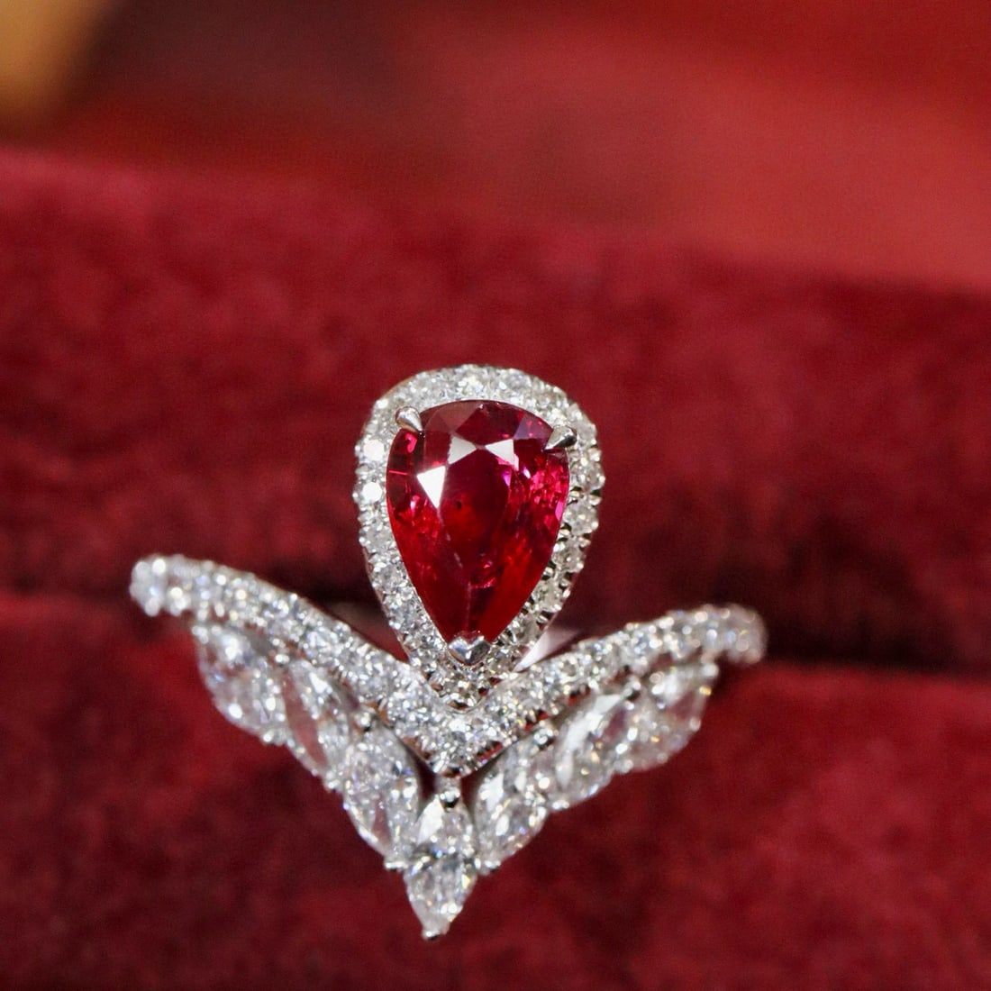 14k Gold 1.26 Ctw Natural Ruby & Diamond Ring: Ref:230990029 // gold content:14k gold // ring size:7. 25us // // main gemstone:ruby // shape:pear // carat weight:1. 0ct // color:pigeonblood red // treatment:natural // // adjacent gemstone 2 : diam