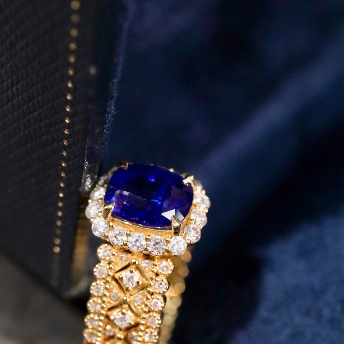 14k Gold 2.65 Ctw Vivid Blue Natural Sapphire & Diamond Ring - 2