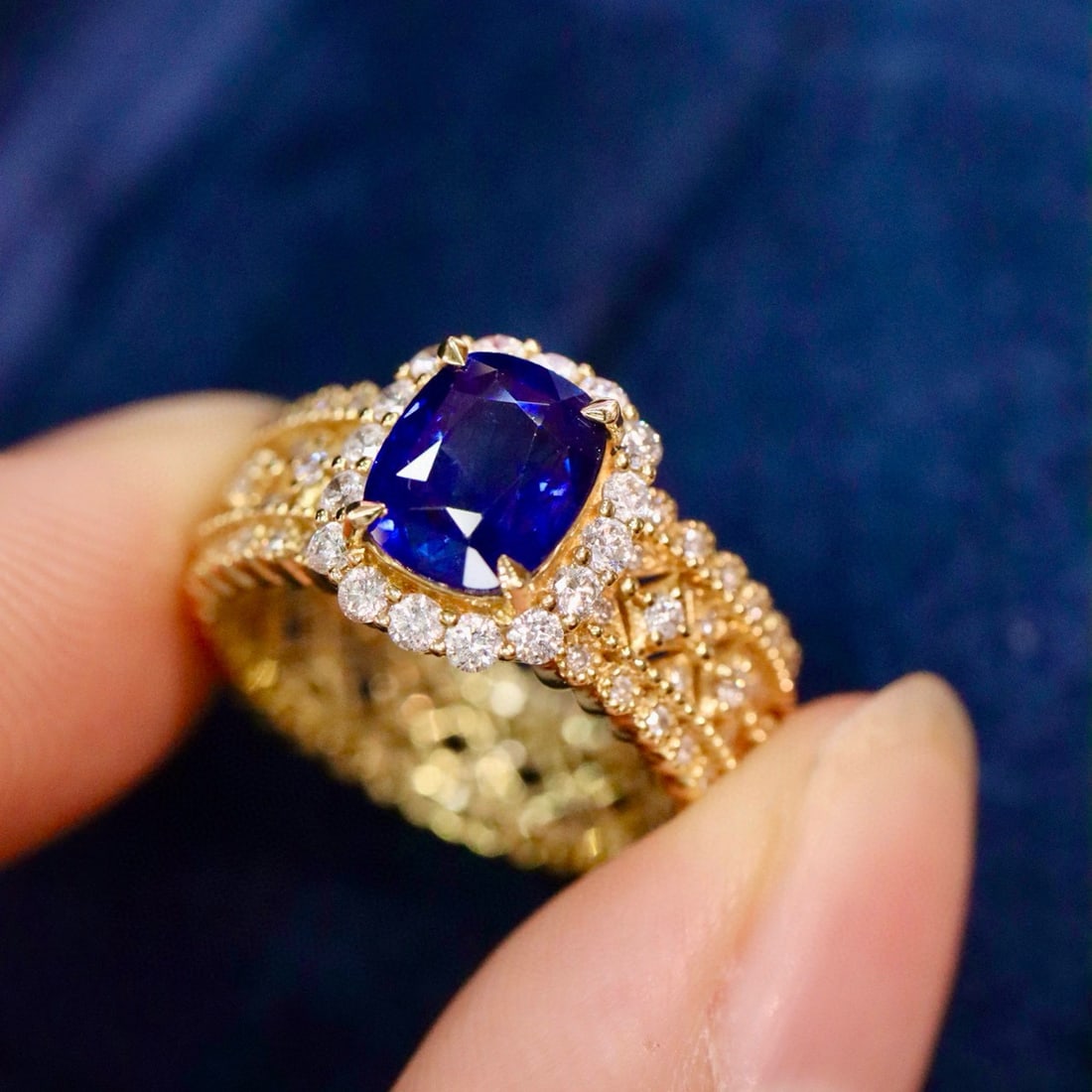 14k Gold 2.65 Ctw Vivid Blue Natural Sapphire & Diamond Ring - 3