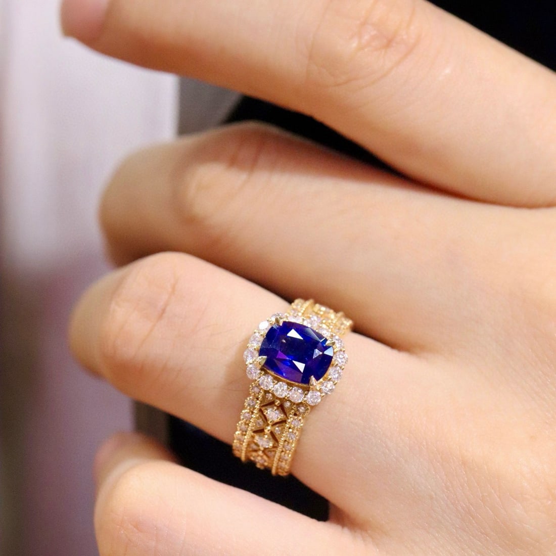 14k Gold 2.65 Ctw Vivid Blue Natural Sapphire & Diamond Ring - 4