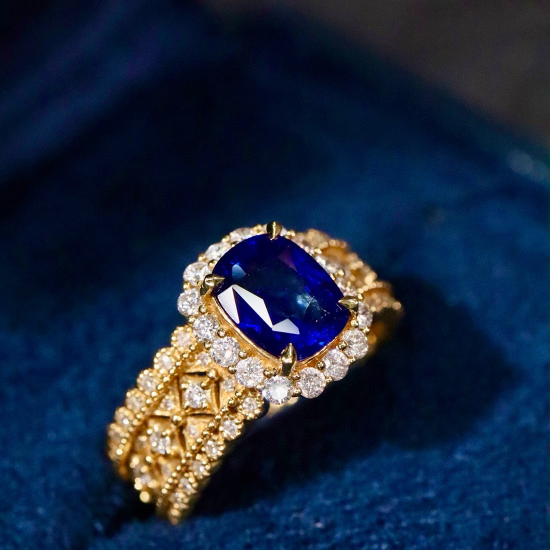 14k Gold 2.65 Ctw Vivid Blue Natural Sapphire & Diamond Ring - 5