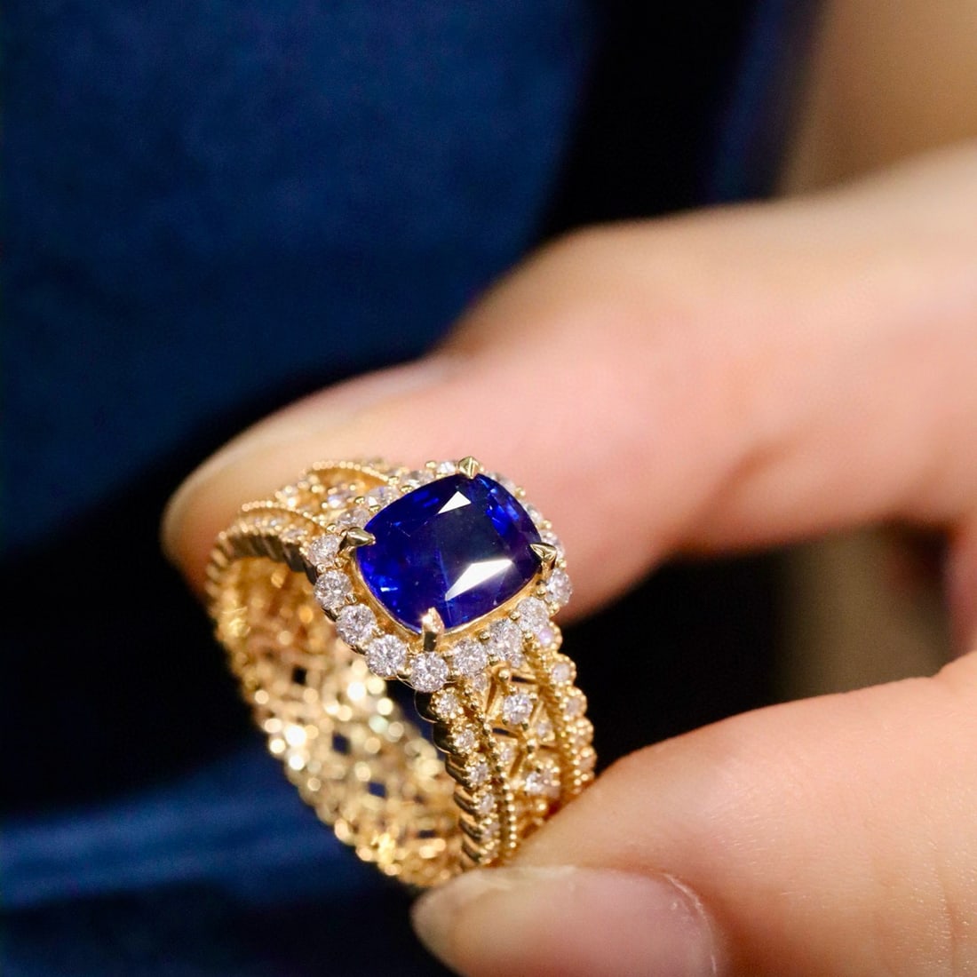 14k Gold 2.65 Ctw Vivid Blue Natural Sapphire & Diamond Ring - 6
