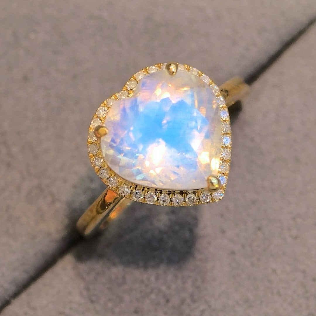 14k Gold 3.56 Ctw Natural Moonstone & Diamond Ring: Ref:230990038 // gold content:14k gold // ring size:7. 25us // // main gemstone:moonstone // shape:heart // carat weight:3. 42ct // color:white // treatment:natural // // adjacent gemstone 2 :