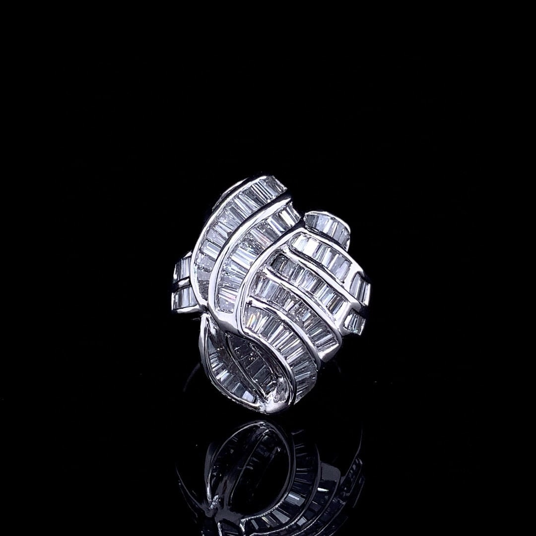 14k Gold 2.48 Ct Natural H Diamond Ring: Ref:230990042 // gold content:14k gold // ring size:7. 25us // // main gemstone:diamond // shape:baguette // carat weight:2. 48ct // clarity grade:vs-si // color:h // treatment:natural // Condition: