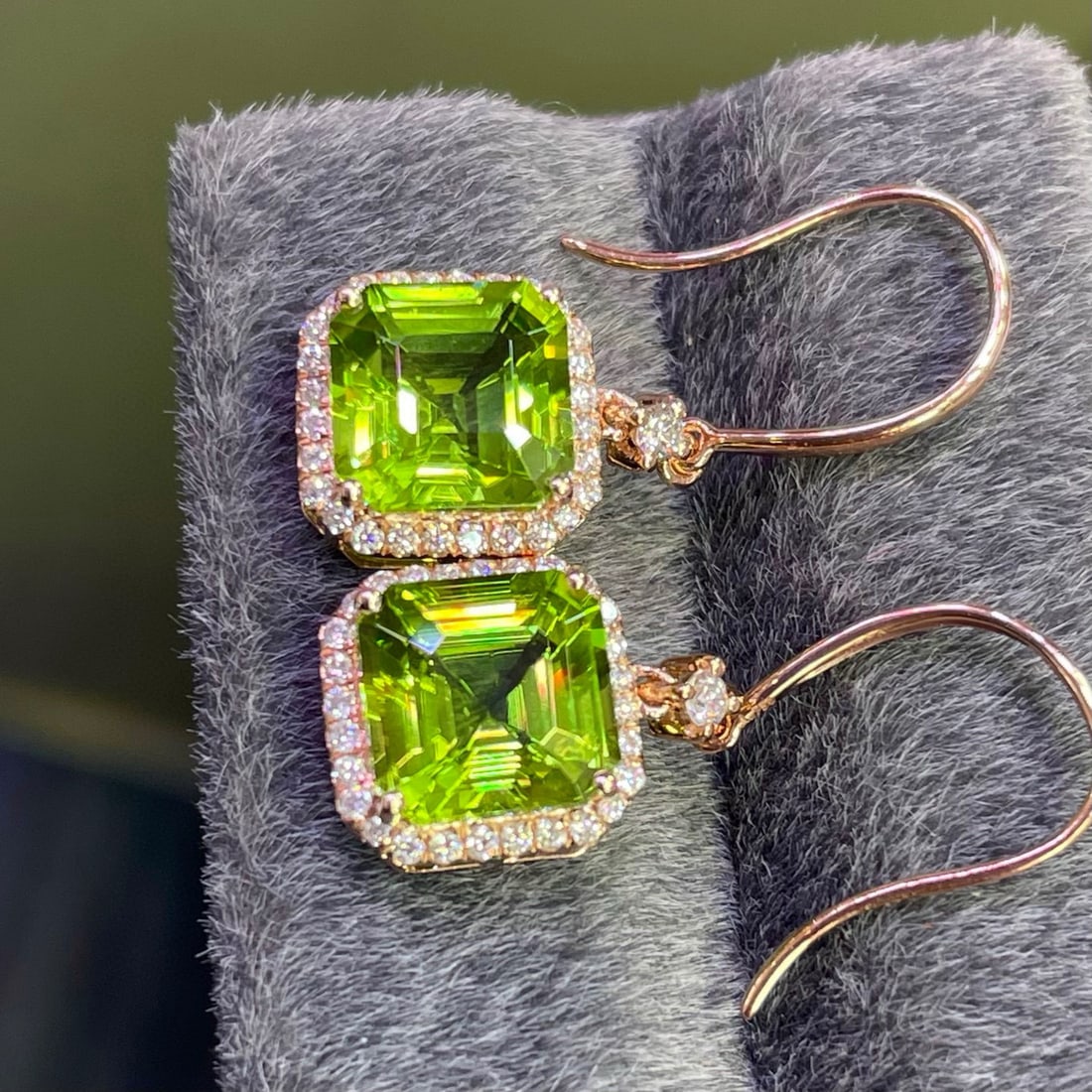14k Gold 5.3 Ct Natural Peridot & Diamond Earrings: Ref:230990051 // gold content:14k gold // main gemstone:peridot // shape:asscher // carat weight:5. 3ct // color:green // treatment:natural // // adjacent gemstone 2 : diamond // shape:round //