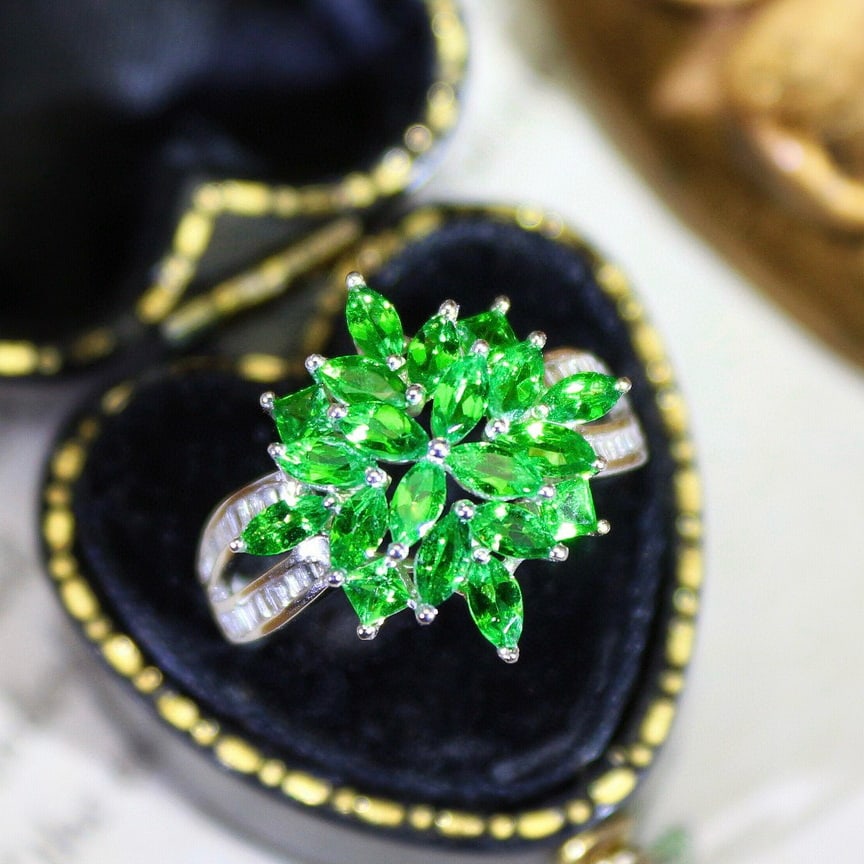 14k Gold 2 Ct Natural Tsavorite & Diamond Ring: Ref:230990054 // gold content:14k gold // ring size:7. 25us // // main gemstone:tsavorite // shape:multiply // carat weight:2ct // color:green // treatment:natural // // adjacent gemstone 2 : diamond