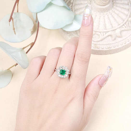14k Gold 1.52 Ctw Vivid Green Natural Emerald & Diamond Ring - 4