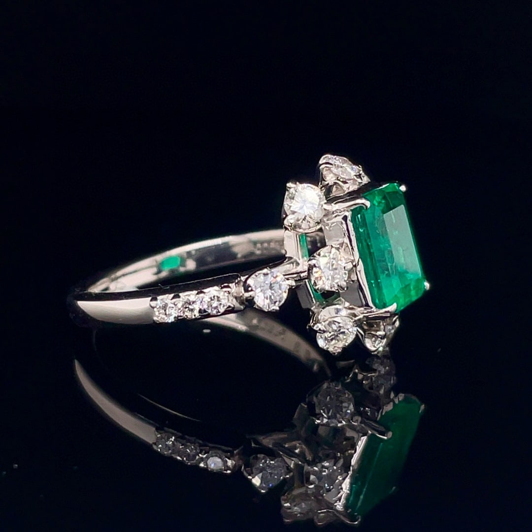 14k Gold 2.33 Ctw Vivid Green Natural Emerald & Diamond Ring - 3