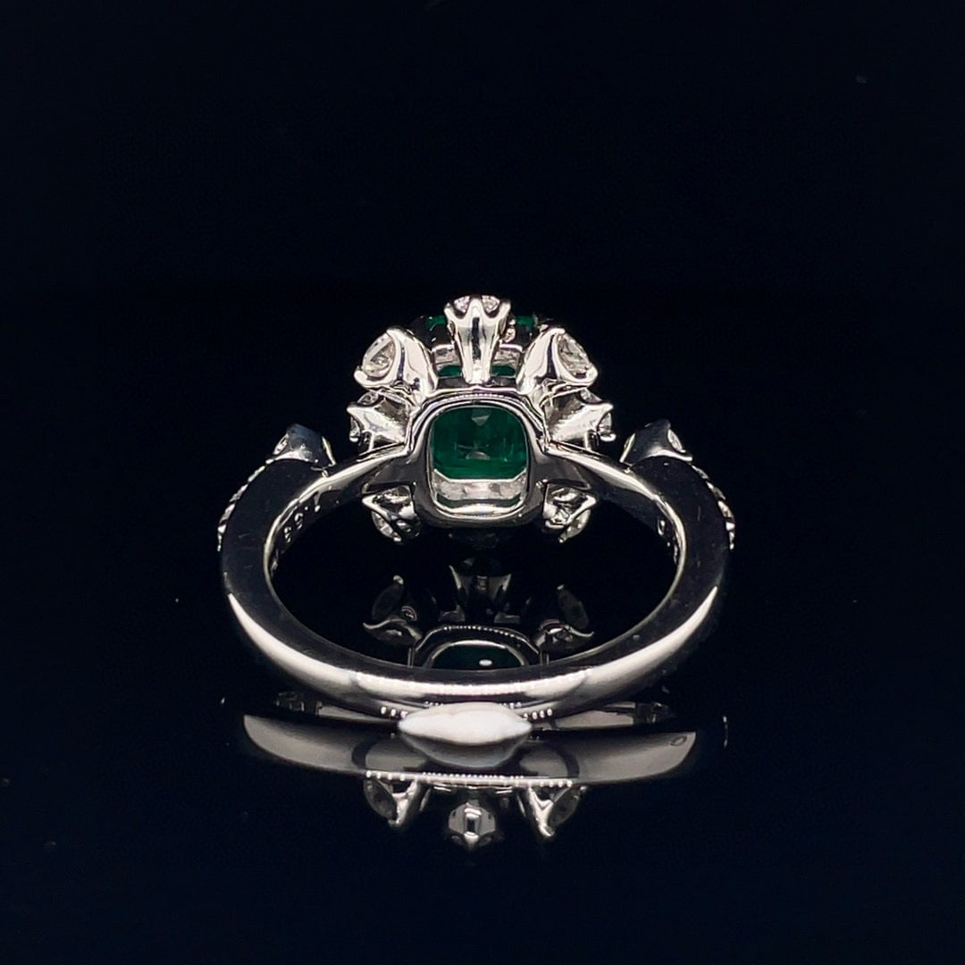 14k Gold 2.33 Ctw Vivid Green Natural Emerald & Diamond Ring - 4
