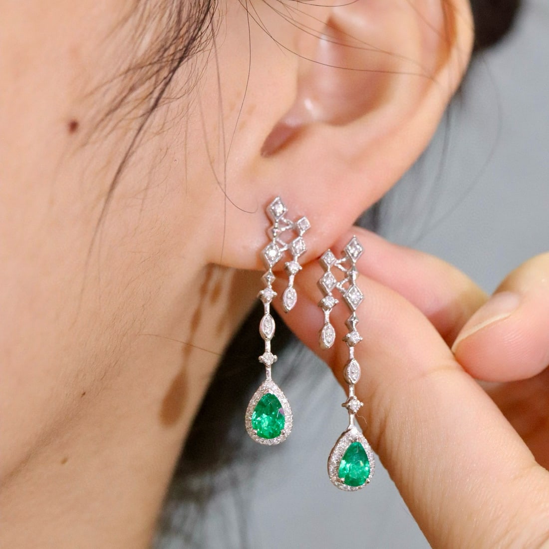 14k Gold 1.12 Ctw Vivid Green Natural Emerald & Diamond Earrings - 3
