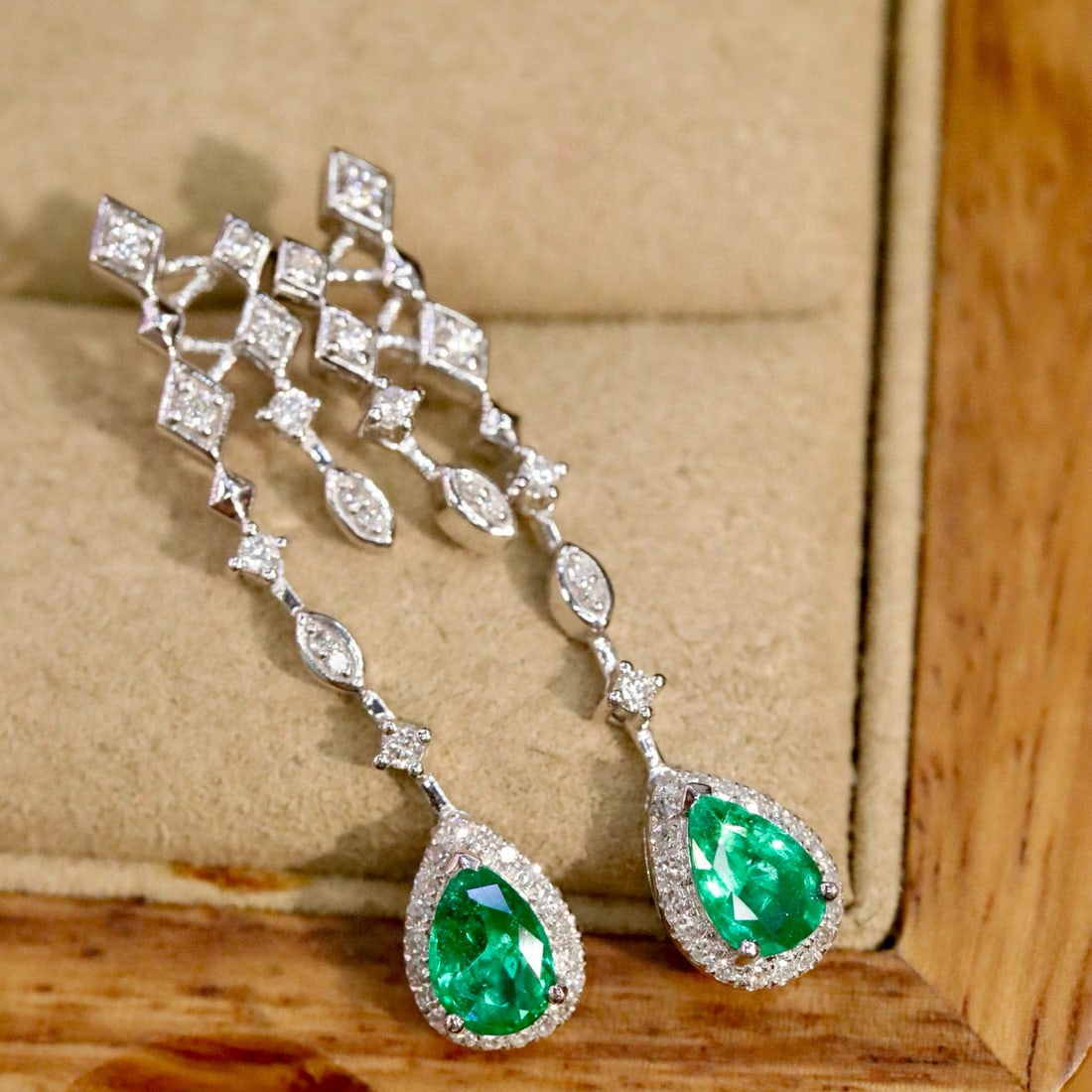 14k Gold 1.12 Ctw Vivid Green Natural Emerald & Diamond Earrings - 5