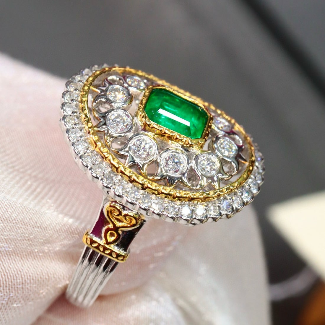 14k Gold 0.98 Ctw Vivid Green Natural Emerald & Diamond Ring - 3