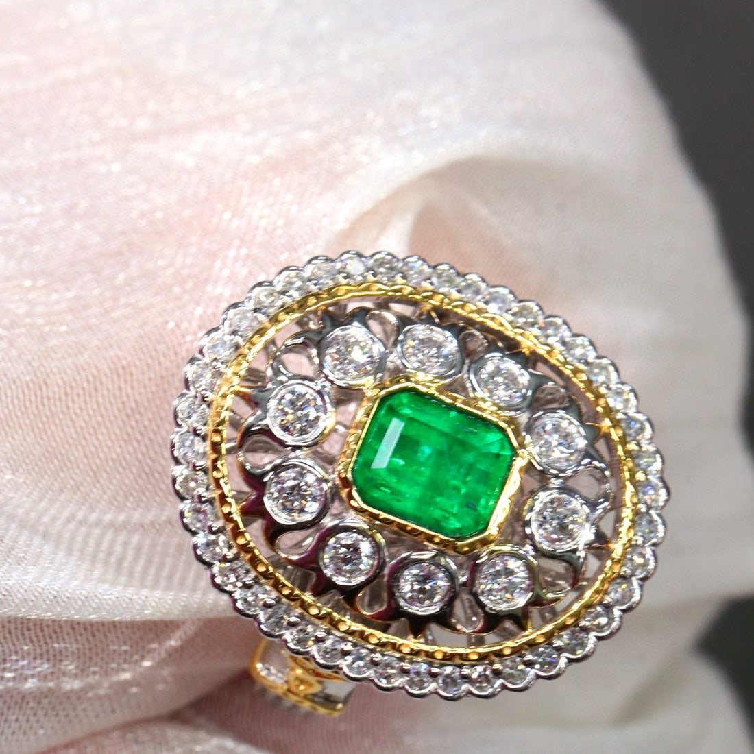 14k Gold 0.98 Ctw Vivid Green Natural Emerald & Diamond Ring - 6