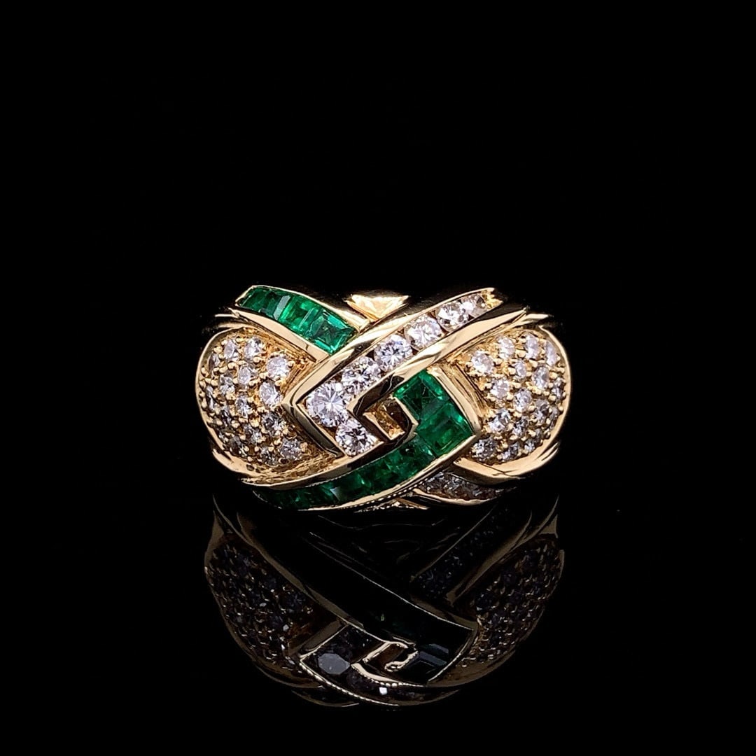 14k Gold 1.40 Ctw Vivid Green Natural Emerald & Diamond Ring: Ref:230990094 // gold content:14k gold // ring size:7. 25us // // main gemstone:emerald // shape:square // carat weight:0. 57ct // color:vivid green // treatment:natural // // adjacent gemstone 2 : di