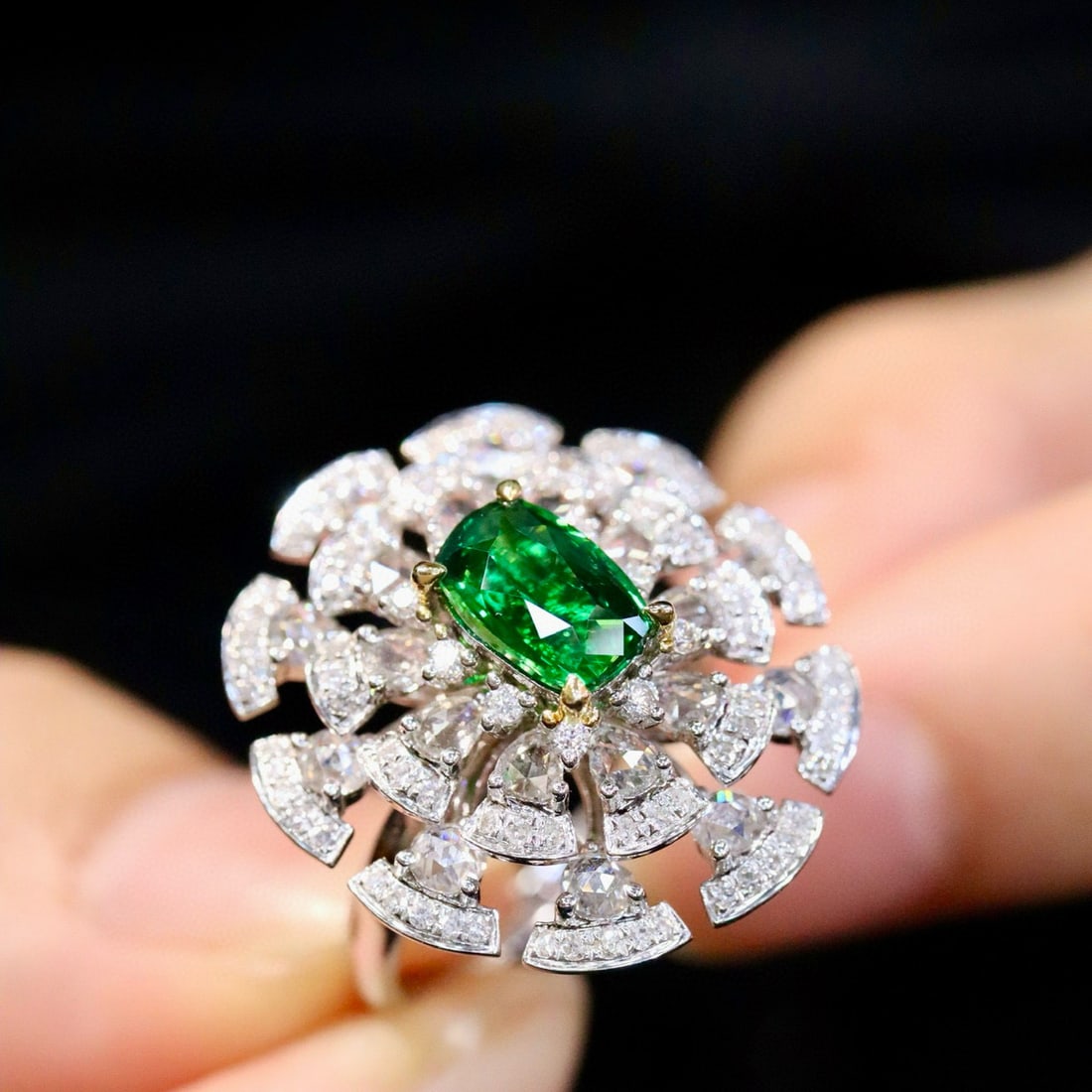 14k Gold 2.12 Ctw Vivid Green Natural Tsavorite & Diamond Ring - 2