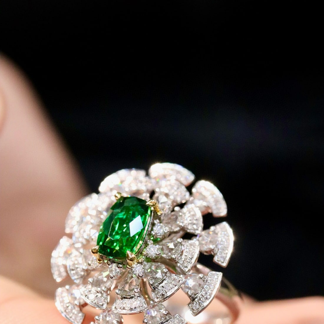14k Gold 2.12 Ctw Vivid Green Natural Tsavorite & Diamond Ring - 3