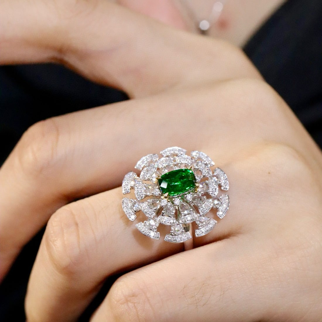 14k Gold 2.12 Ctw Vivid Green Natural Tsavorite & Diamond Ring - 5