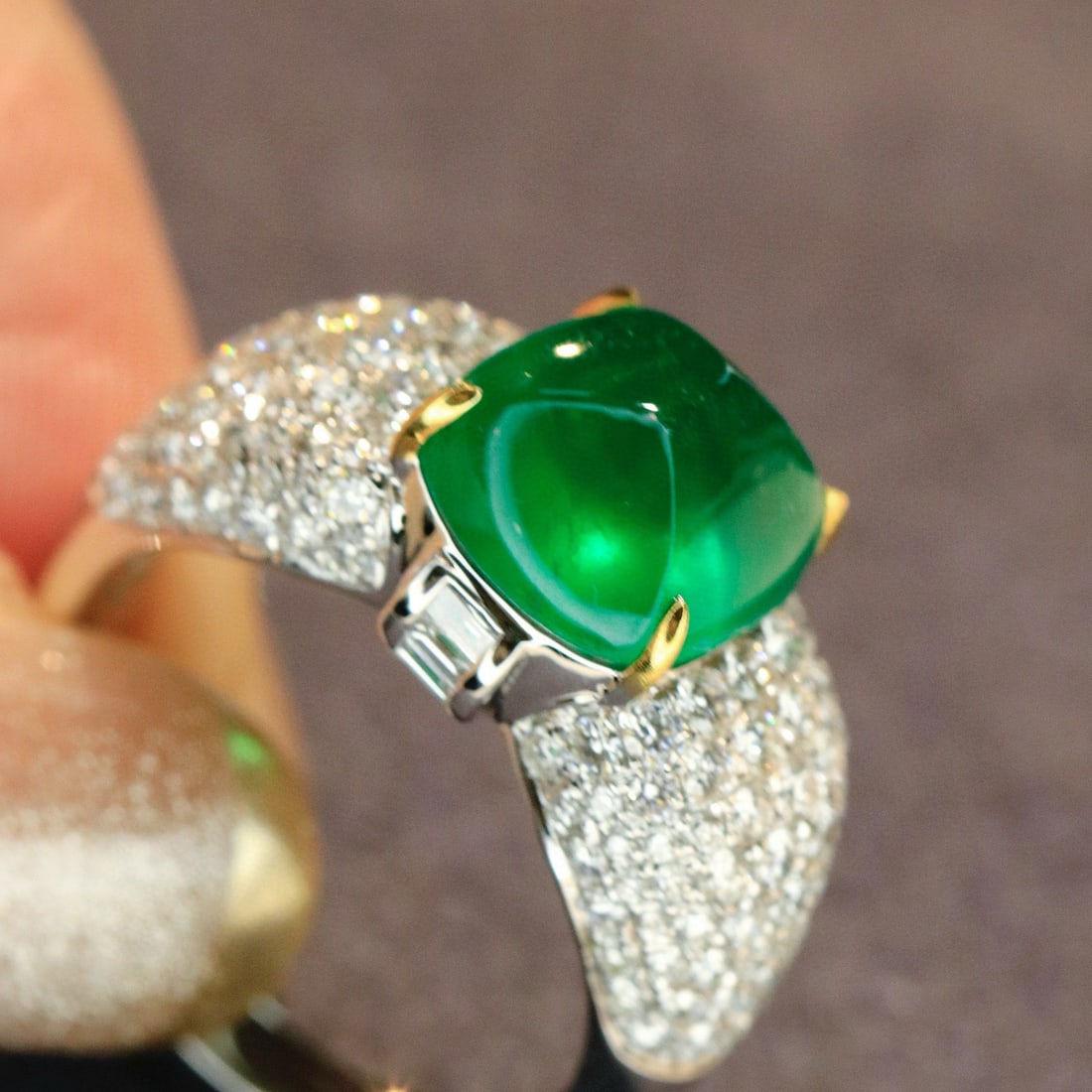14k Gold 5.78 Ctw Vivid Green Natural Emerald & Diamond Ring - 8