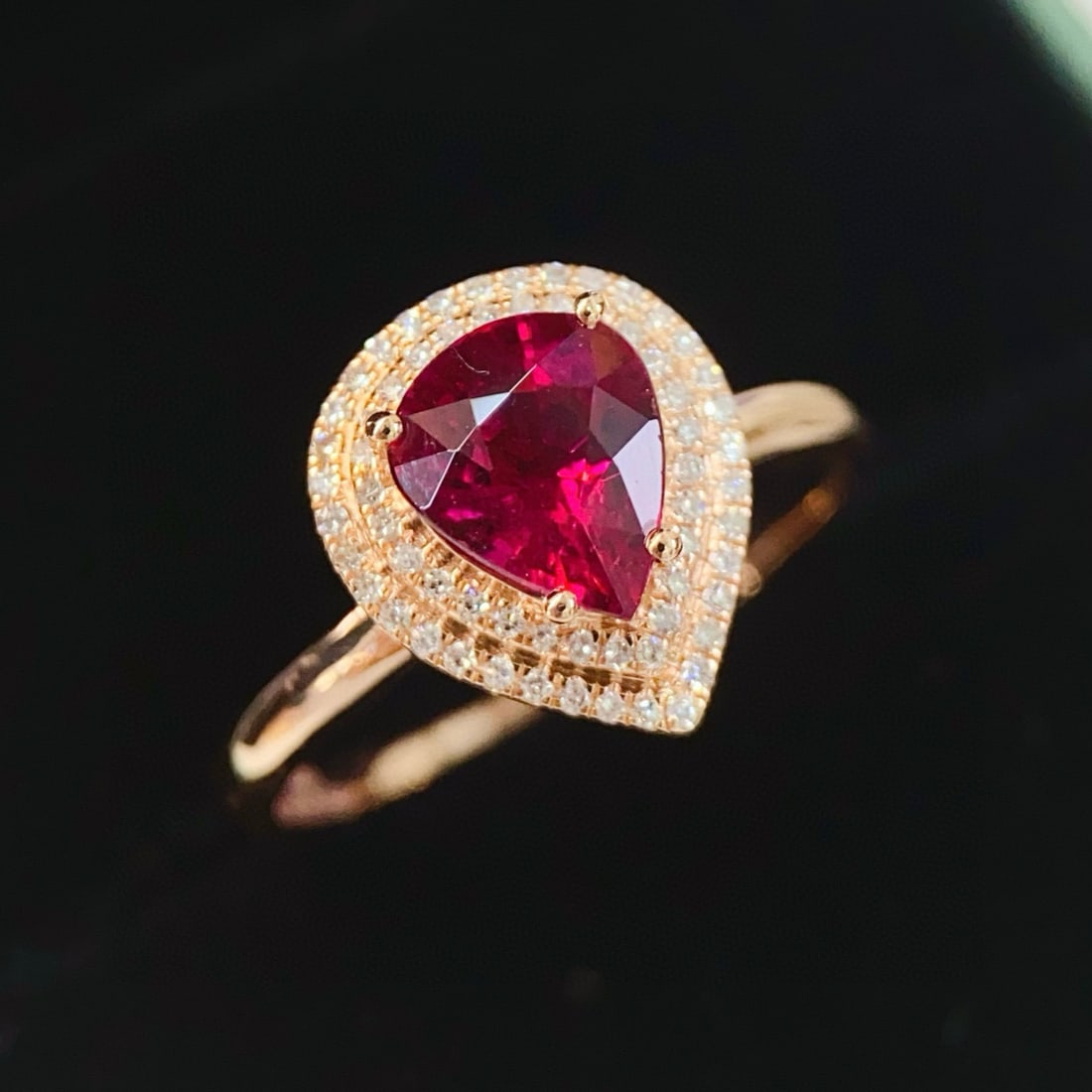 14k Gold 1.59 Ctw Natural Tourmaline & Diamond Ring: Ref:230990103 // gold content:14k gold // ring size:7. 25us // // main gemstone:tourmaline // shape:pear // carat weight:1. 4ct // color:red // treatment:natural // // adjacent gemstone 2 : diamond //