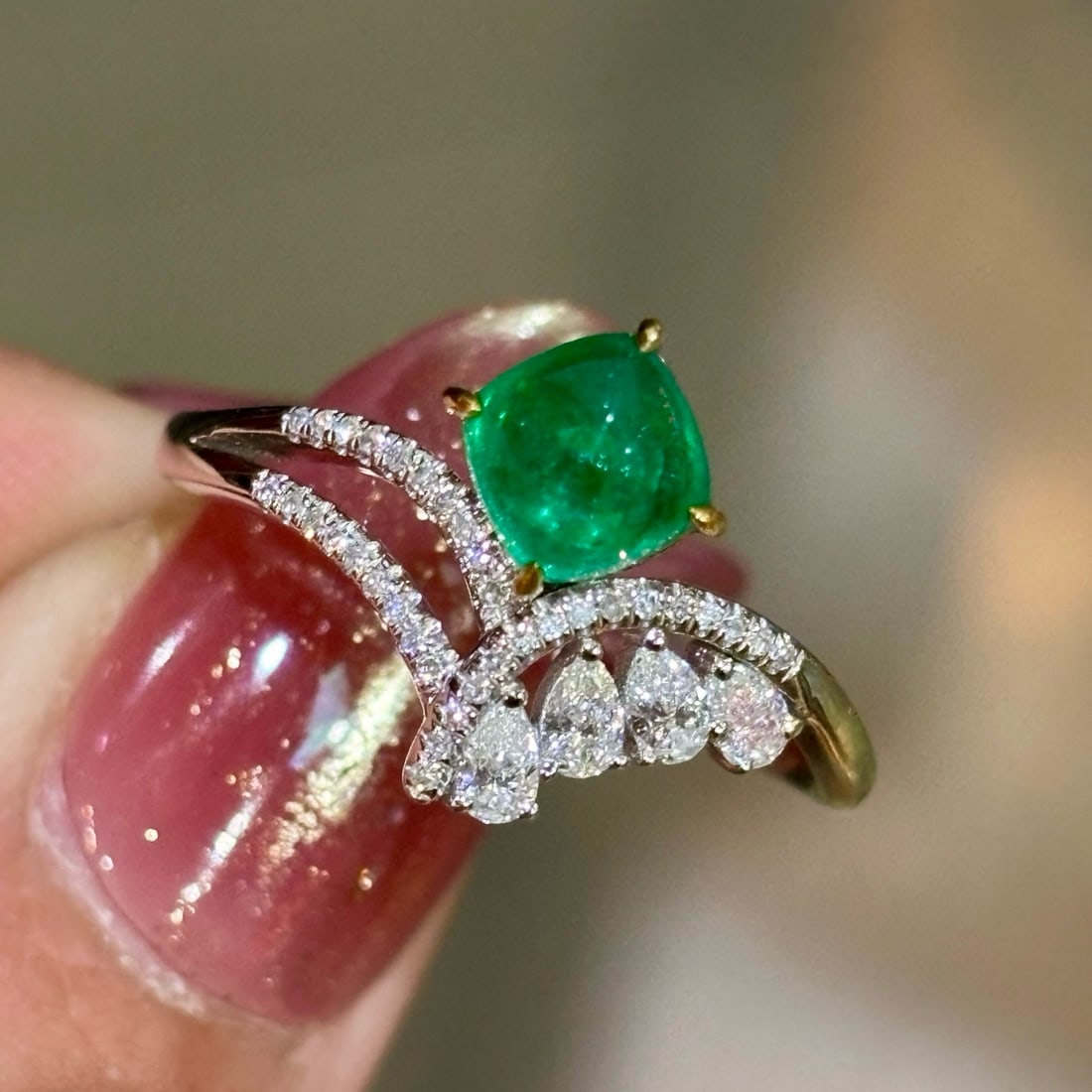 14k Gold 1 Ct Vivid Green Natural Emerald & Diamond Ring: Ref:230990116 // gold content:14k gold // ring size:7. 25us // // main gemstone:emerald // shape:suger-loaf // carat weight:1ct // color:vivid green // treatment:natural // // adjacent gemstone 2 :