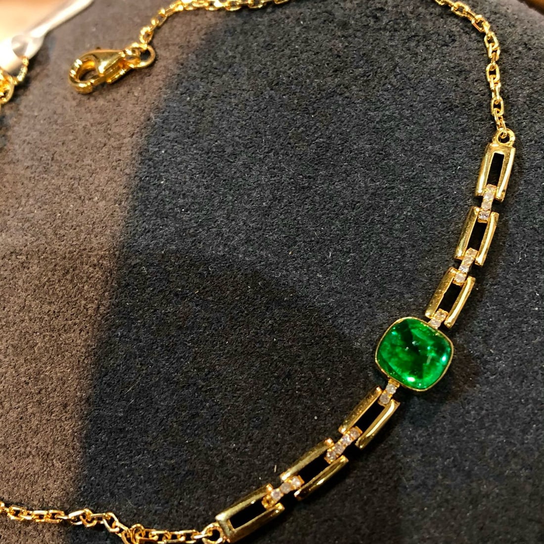 14k Gold 1.5 Ct Vivid Green Natural Emerald & Diamond Bracelet - 2