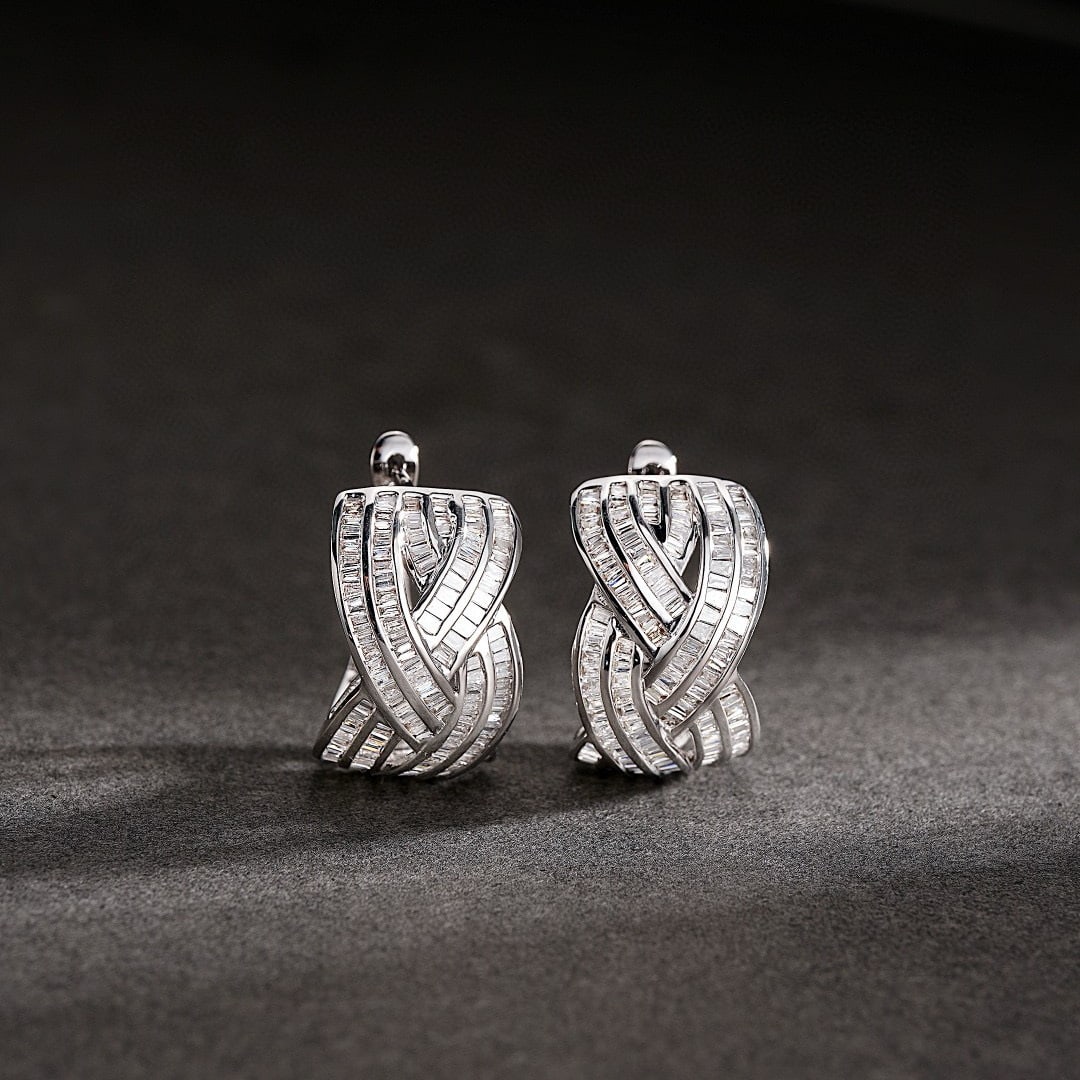 14k Gold 1.00 Ct Natural H Diamond Earrings: Ref:230990139 // gold content:14k gold // main gemstone:diamond // shape:baguette // carat weight:1. 00ct // clarity grade:vs-si // color:h // treatment:natural // Low Estimate: 5900 High Estimate: