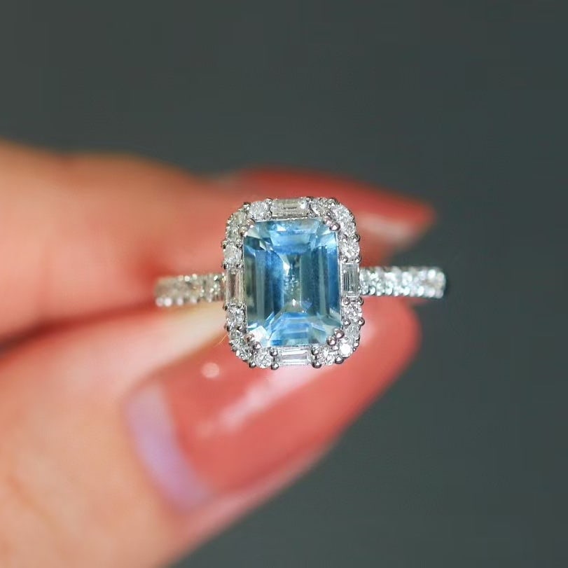 14k Gold 1.71 Ctw Natural Aquamarine & Diamond Ring: Ref:230990142 // gold content:14k gold // ring size:7. 25us // // main gemstone:aquamarine // shape:octagonal // carat weight:1. 37ct // color:santa maria color // treatment:natural // // adjacent