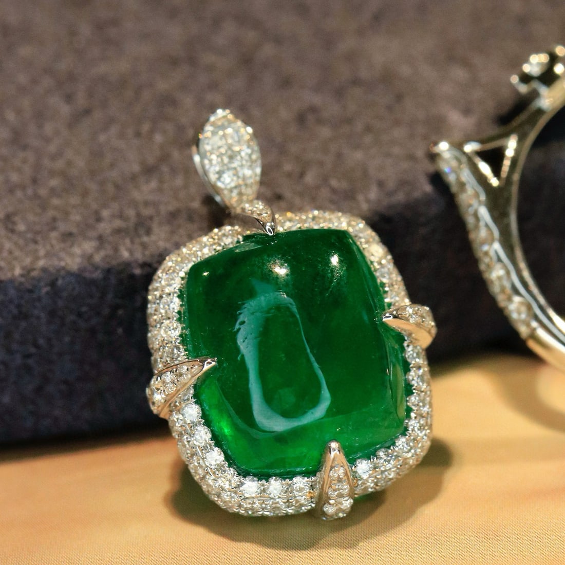 14k Gold 6.98 Ctw Vivid Green Natural Emerald & Diamond Ring/pendant( Without Chain ) - 3