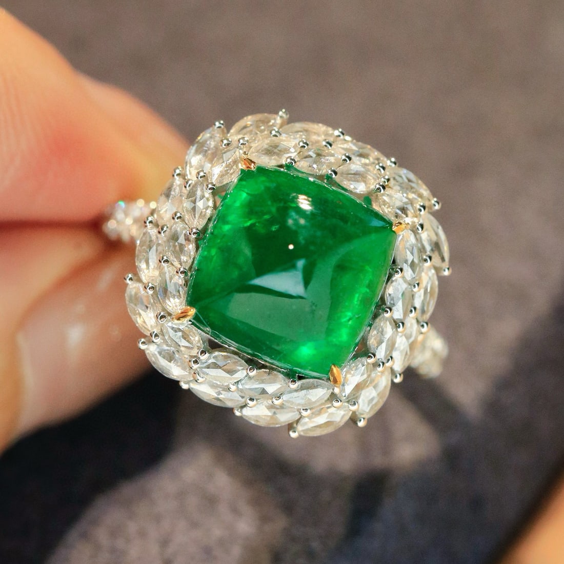 14k Gold 7.37 Ctw Vivid Green Natural Emerald & Diamond Ring/pendant( Without Chain ): Ref:230990155 // gold content:14k gold // ring size:7. 25us // // main gemstone:emerald // shape:suger-loaf // carat weight:6. 25ct // color:vivid green // treatment:natural // // adjacent gemstone 2 