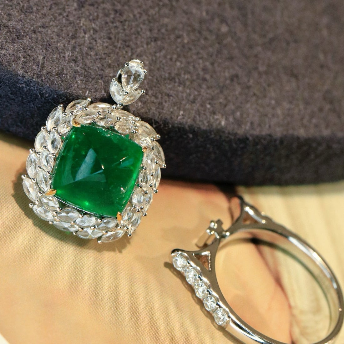 14k Gold 7.37 Ctw Vivid Green Natural Emerald & Diamond Ring/pendant( Without Chain ) - 4