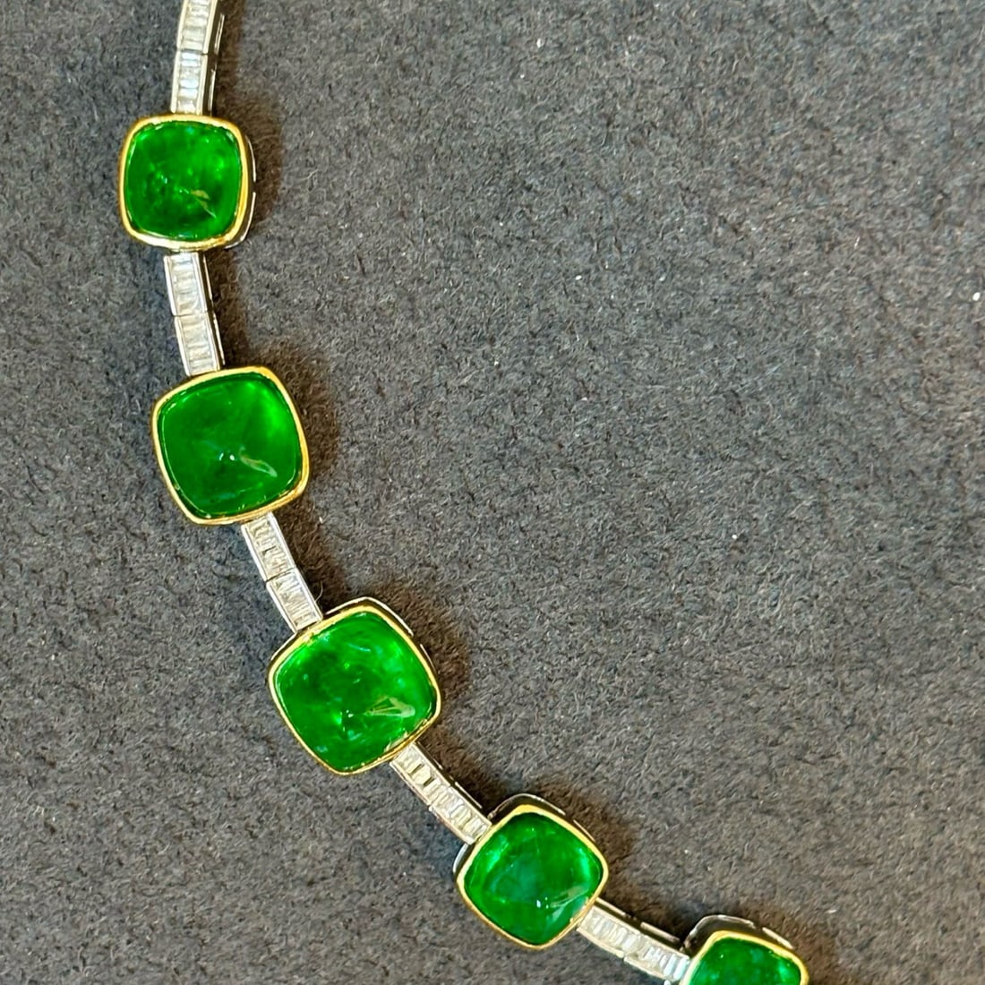 14k Gold 7 Ct Vivid Green Natural Emerald & Diamond Necklace - 3