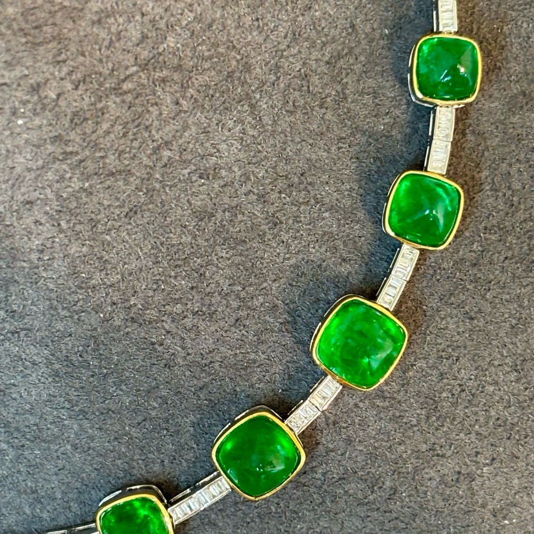 14k Gold 7 Ct Vivid Green Natural Emerald & Diamond Necklace - 4