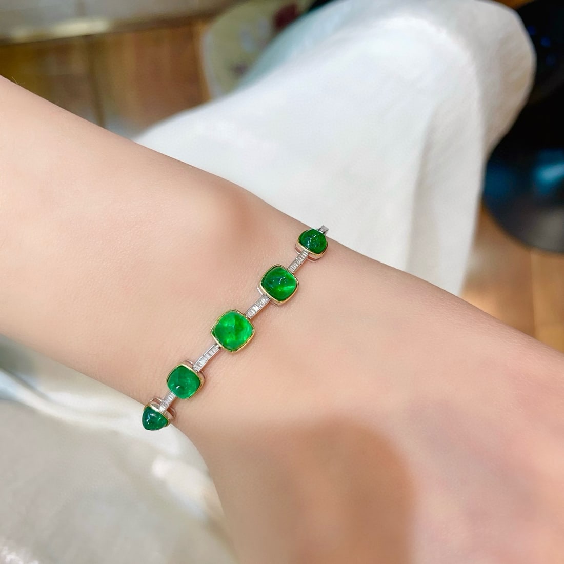 14k Gold 7 Ct Vivid Green Natural Emerald & Diamond Necklace - 8