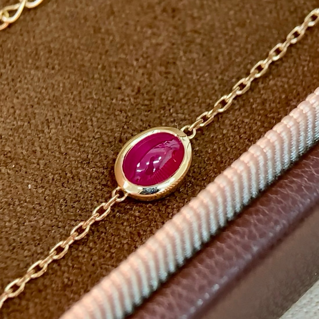 14k Gold 0.50 Ctw Natural Ruby & Diamond Bracelet: Ref:230990167 // gold content:14k gold // main gemstone:ruby // shape:oval // carat weight:0. 48ct // color:red // treatment:natural // // adjacent gemstone 2 : diamond // shape:round // carat