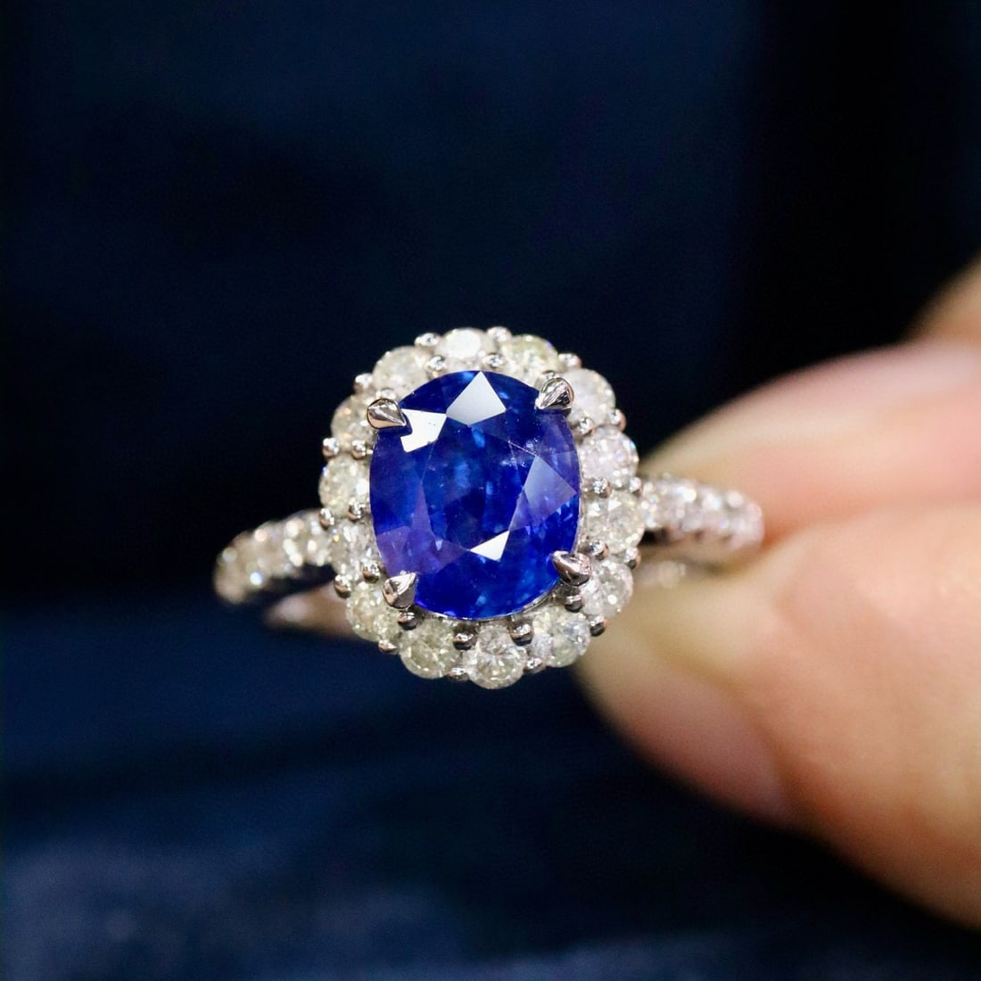 14k Gold 3.17 Ctw Vivid Blue Natural Sapphire & Diamond Ring: Ref:230990174 // gold content:14k gold // ring size:7. 25us // // main gemstone:sapphire // shape:oval // carat weight:2. 45ct // color:vivid blue // treatment:natural // // adjacent gemstone 2 :