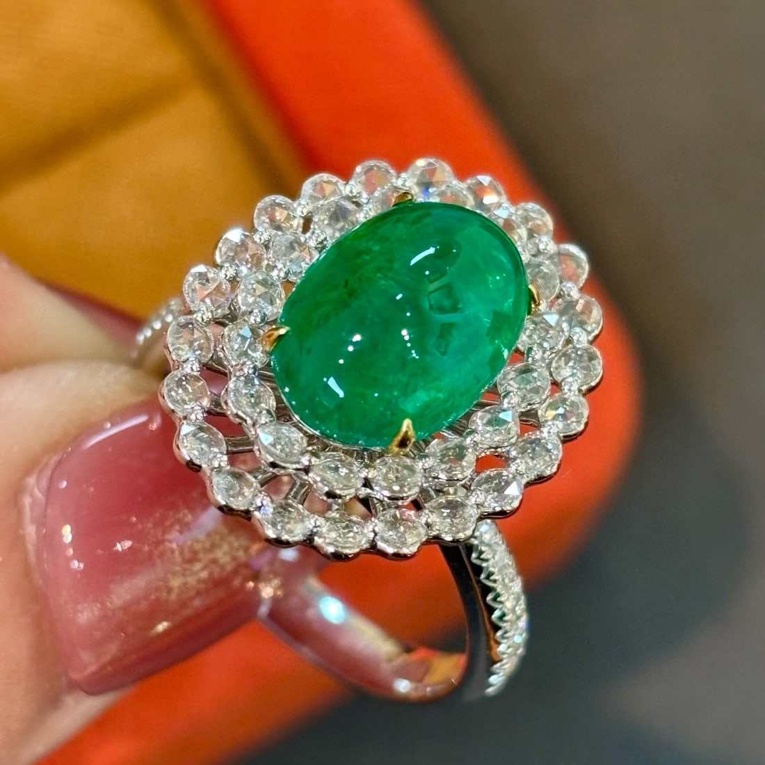 14k Gold 4.2 Ct Vivid Green Natural Emerald & Diamond Ring - 4