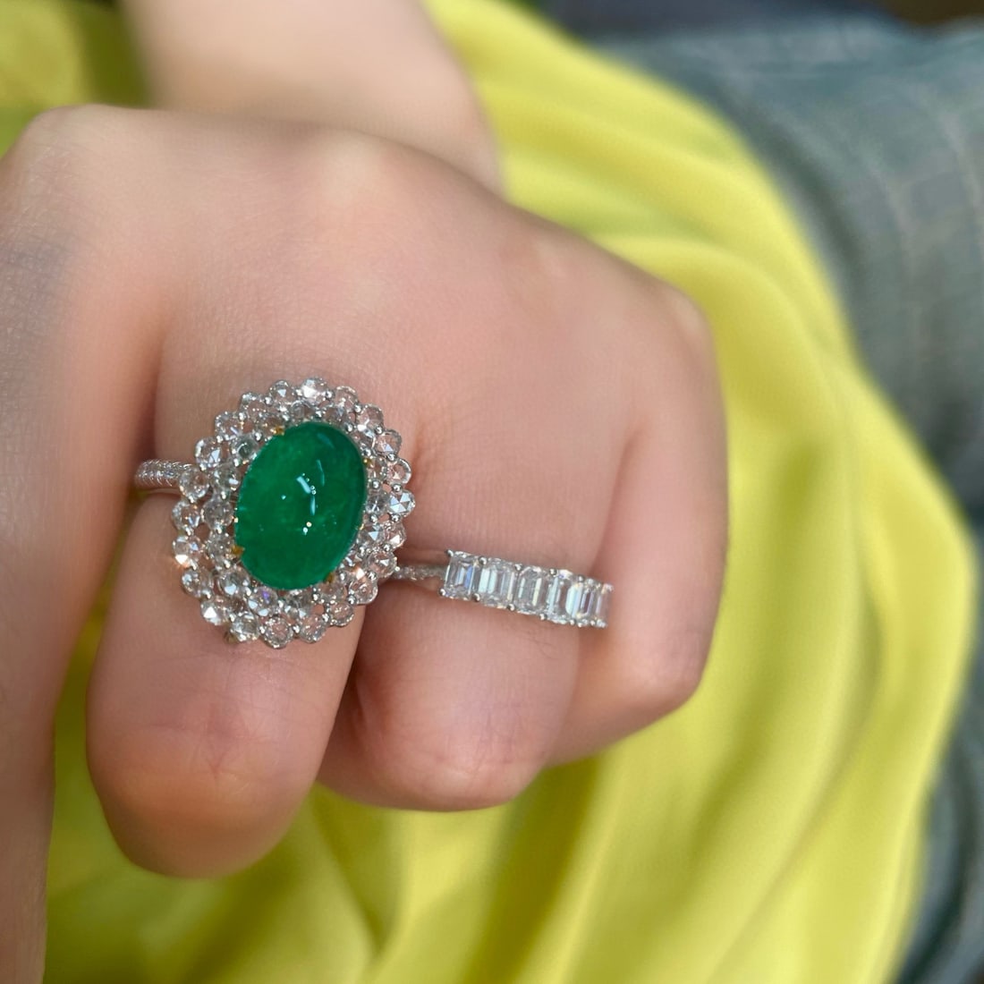 14k Gold 4.2 Ct Vivid Green Natural Emerald & Diamond Ring - 7