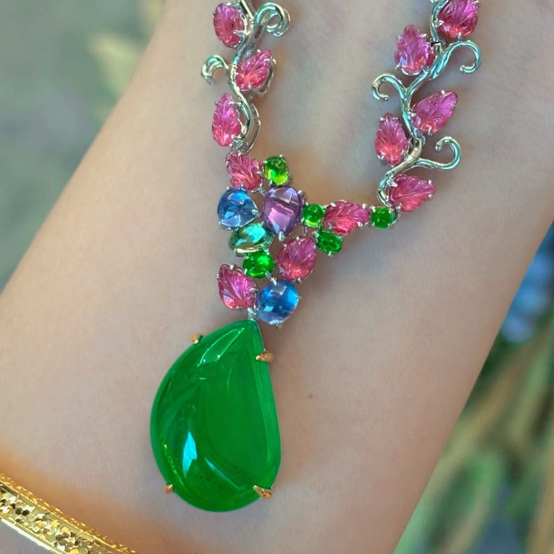 14k Gold 24.7 Ct Vivid Green Natural Emerald & Spinel & Sapphire & Tsavorite & Sapphire Necklace - 6