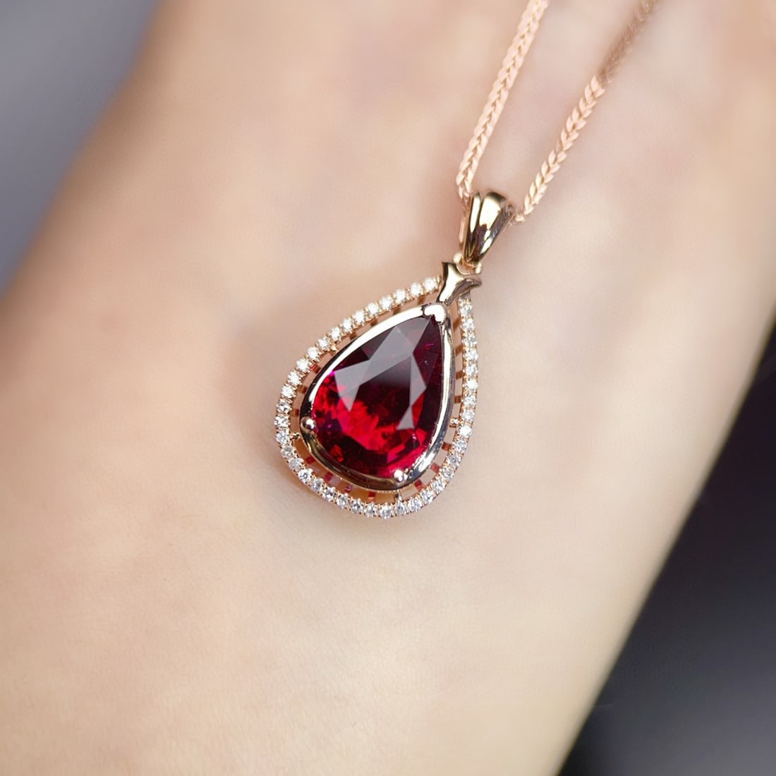 14k Gold 2.26 Ct Natural Tourmaline & Diamond Pendant( Without Chain ): Ref:230990180 // gold content:14k gold // main gemstone:tourmaline // shape:pear // carat weight:2. 26ct // color:red // treatment:natural // // adjacent gemstone 2 : diamond // number of stones:41 //