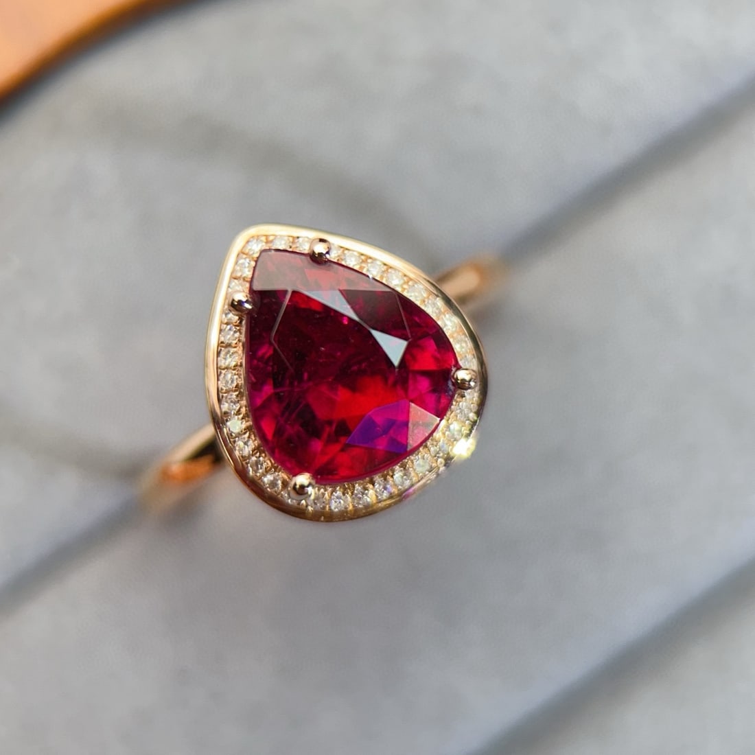 14k Gold 3.41 Ct Natural Tourmaline & Diamond Ring: Ref:230990185 // gold content:14k gold // ring size:7. 25us // // main gemstone:tourmaline // shape:pear // carat weight:3. 41ct // color:red // treatment:natural // // adjacent gemstone 2 : diamond /