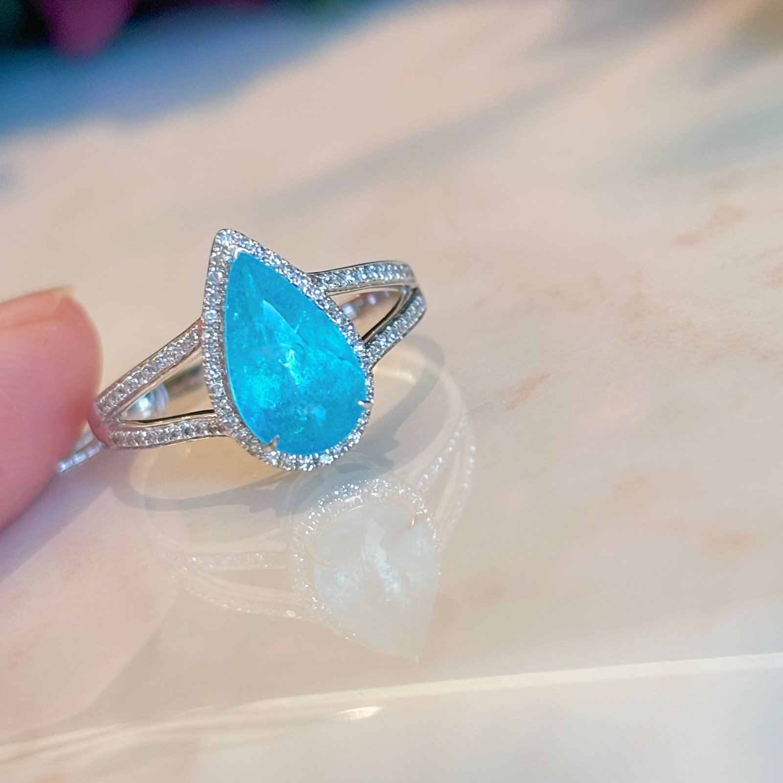 14k Gold 1.5 Ct Natural Paraiba Tourmaline & Diamond Ring: Ref:230990191 // gold content:14k gold // ring size:7. 25us // // main gemstone:paraiba tourmaline // shape:pear // carat weight:1. 5ct // color:blue // treatment:natural // // adjacent gemstone 2 : d