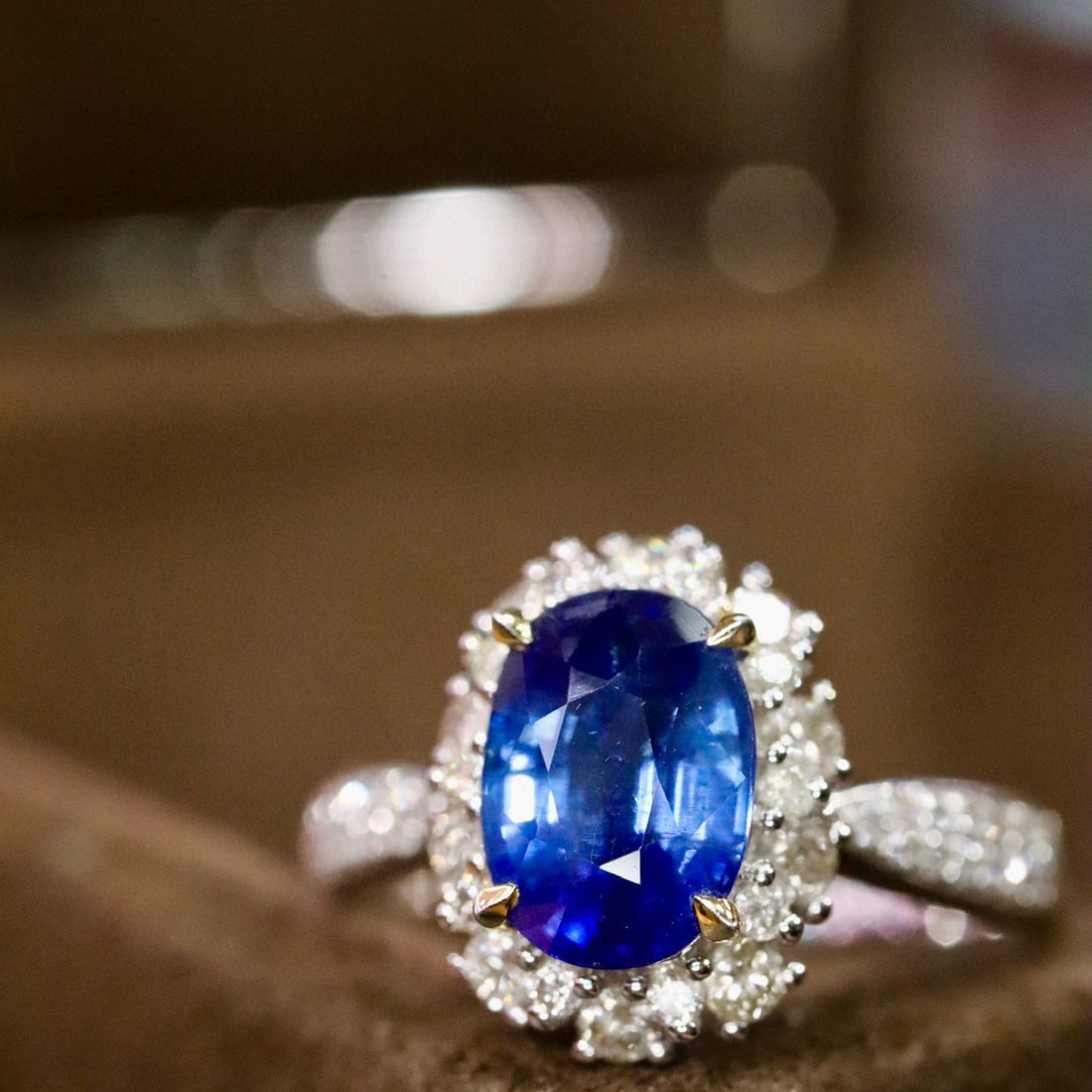 14k Gold 2.50 Ctw Natural Sapphire & Diamond Ring: Ref:230990195 // gold content:14k gold // ring size:7. 25us // // main gemstone:sapphire // shape:oval // carat weight:2. 0ct // color:blue // treatment:natural // // adjacent gemstone 2 : diamond // 