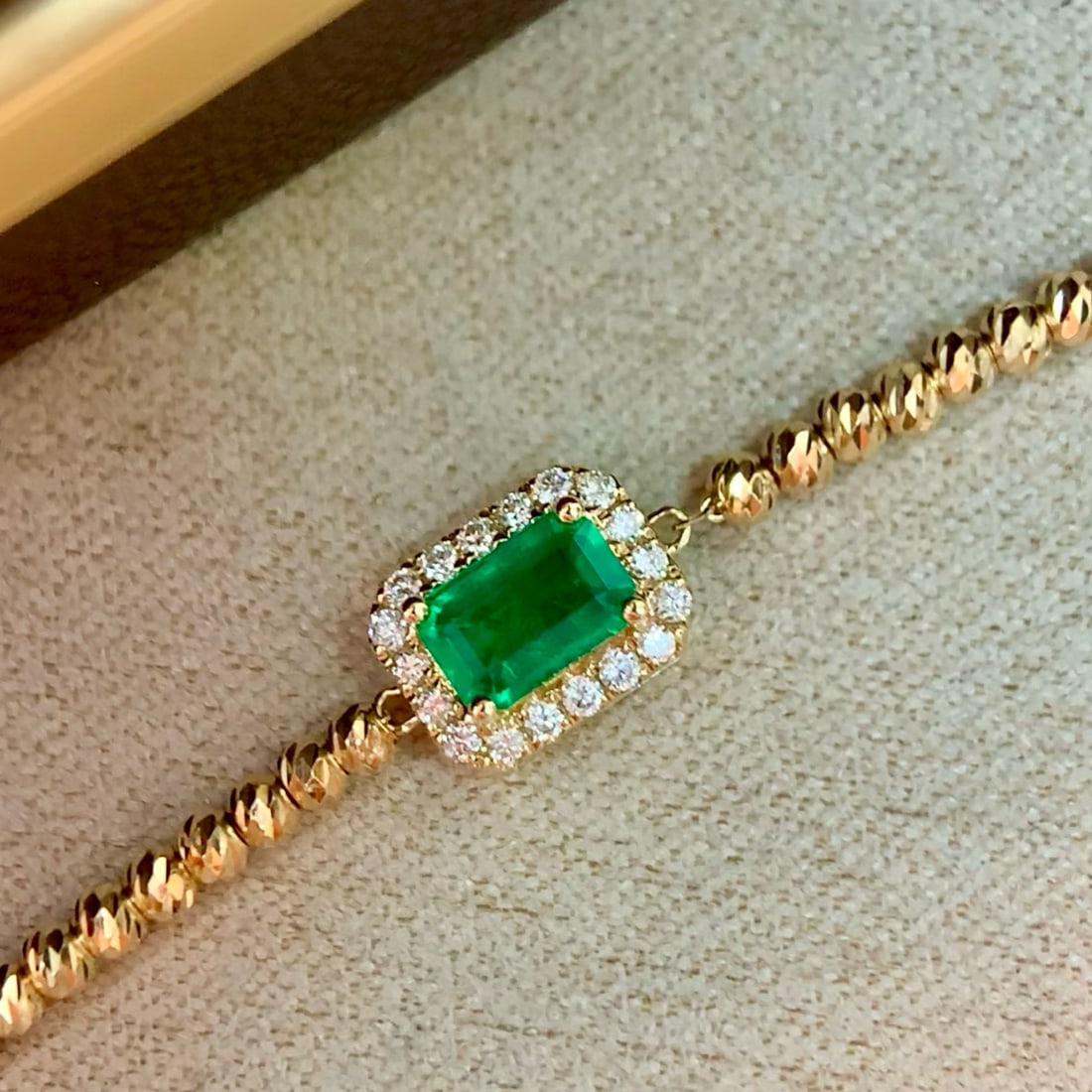 14k Gold 0.44 Ctw Vivid Green Natural Emerald & Diamond Bracelet - 2