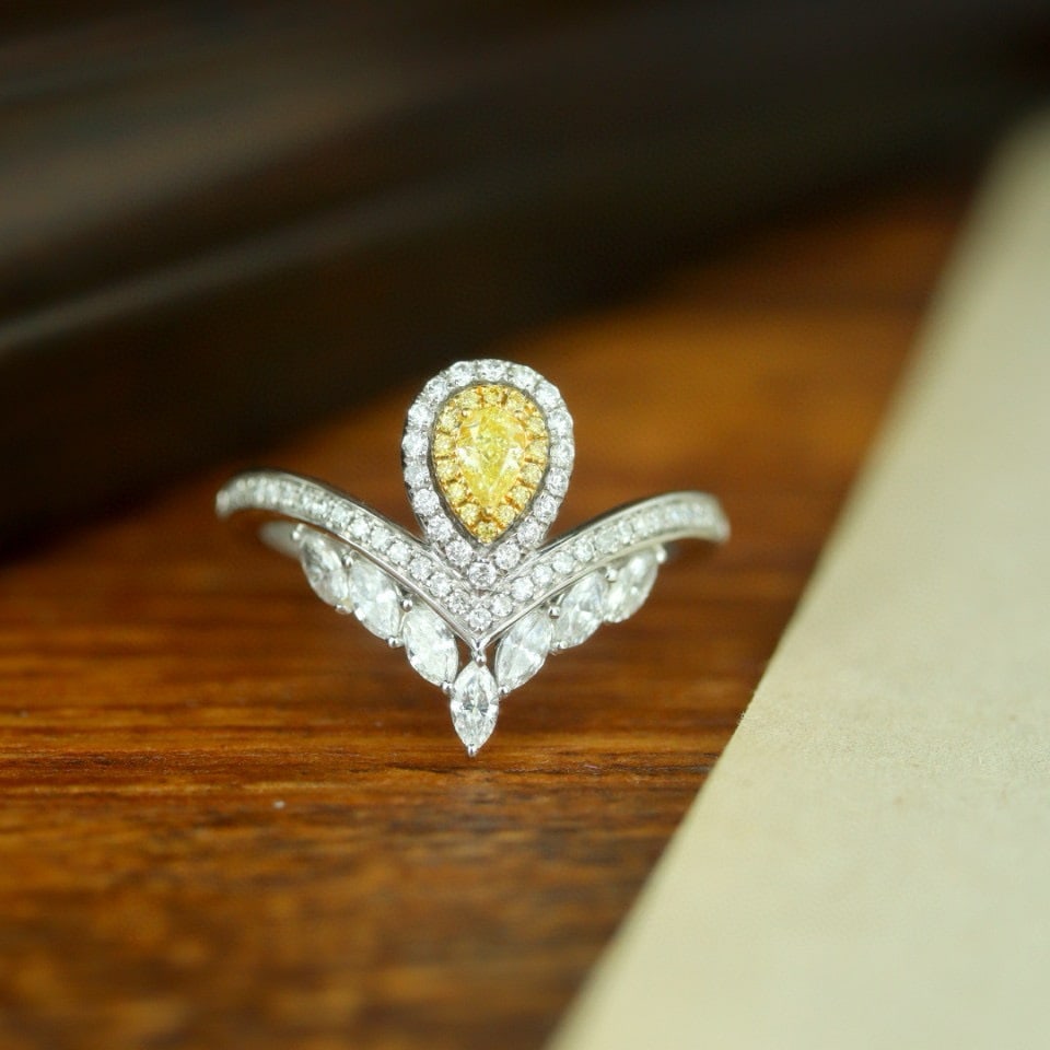 14k Gold 0.67 Ctw Natural Yellow Diamond & Diamond Ring: Ref:230990204 // gold content:14k gold // ring size:7. 25us // // main gemstone:yellow diamond // shape:pear // carat weight:0. 12ct // color:yellow // treatment:natural // // adjacent gemstone 2 : di
