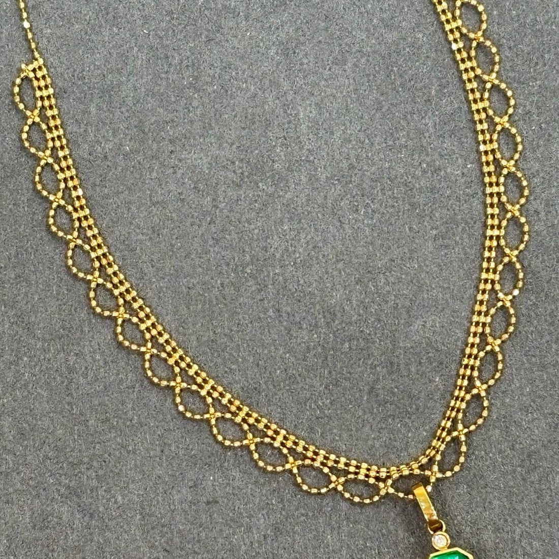 14k Gold 1.12 Ct Vivid Green Natural Emerald & Diamond Necklace - 2