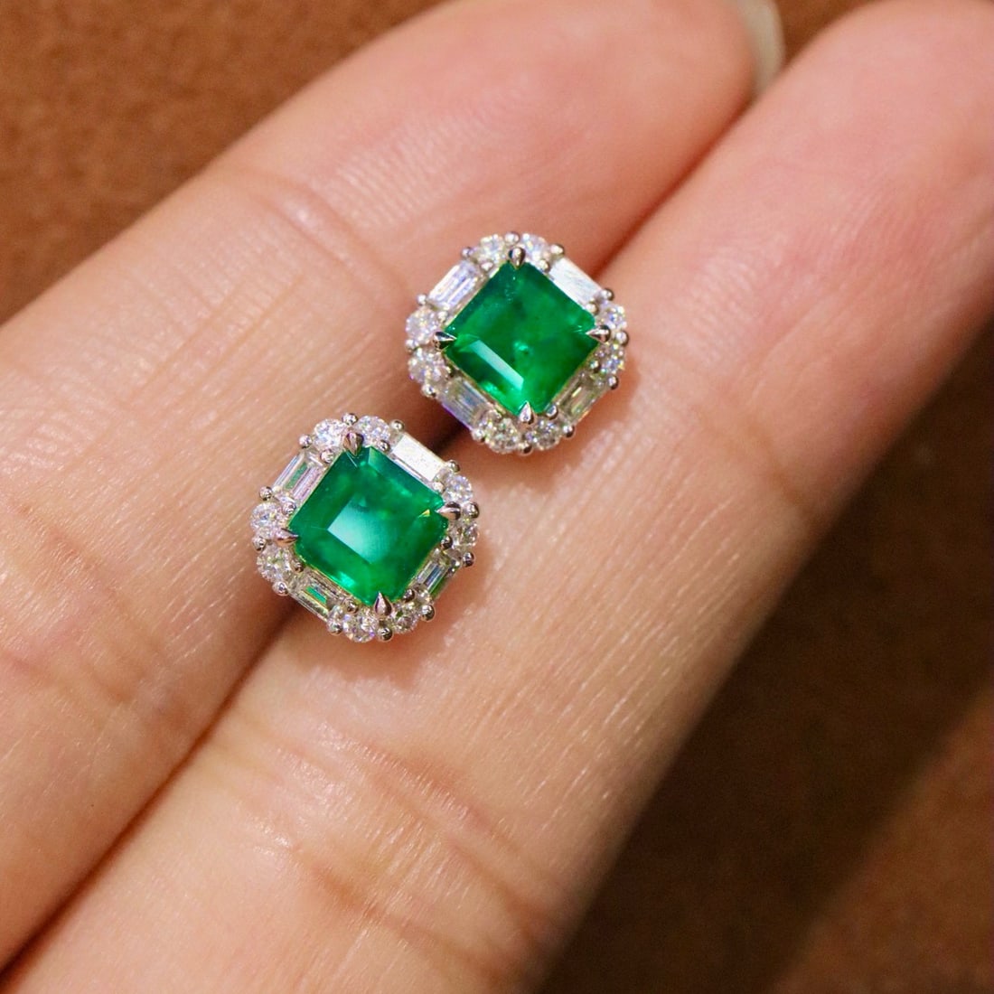 14k Gold 1.59 Ctw Vivid Green Natural Emerald & Diamond Earrings - 4